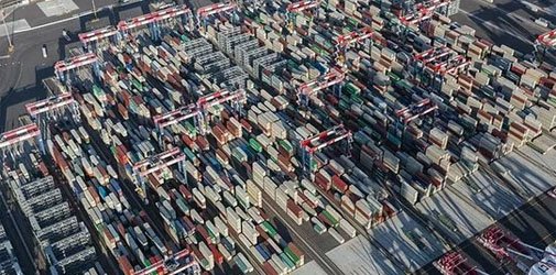 The shipping company announced that it will suspend receiving cargo to many ports in southern China and other places before the Spring Festival!