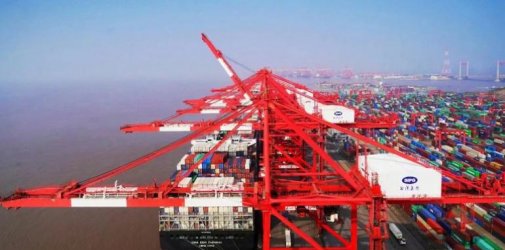 Shanghai port container volumes hit a new high in July